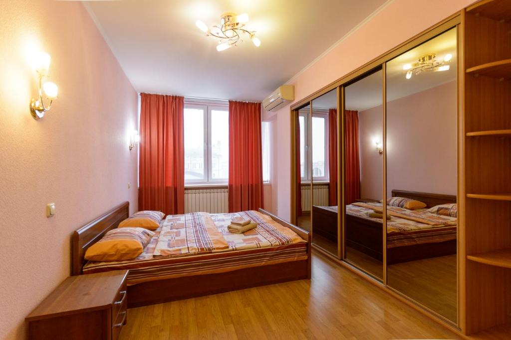 Shevchenkivs'kyi District Apartment | Роздільна 3 кімнатна по вул Володимирська , навпроти Оперного Театру