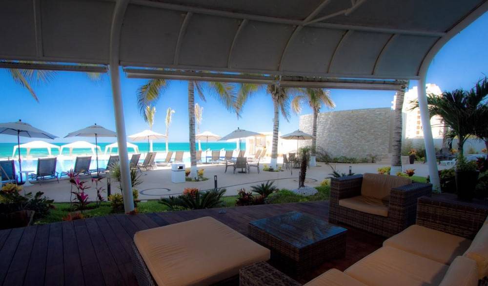 Marina Mazatlan Apartment | 1 BR Royal Park Studio with Elegant Garden Next to the Cerritos Beach