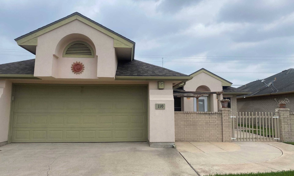 Harlingen House | #1 Bungalow, Pool, Tennis, Golf, Jacuzzi, 55yrs+