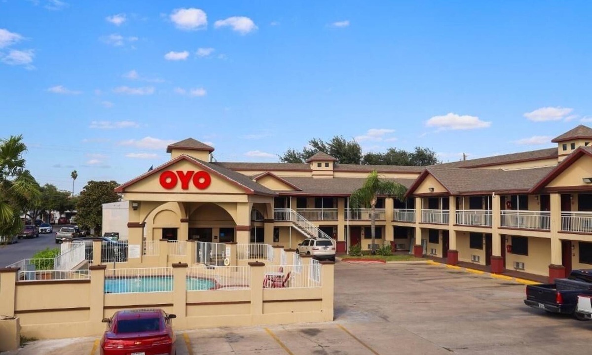 McAllen Hotel | 1 Unit | Family 2 Bedroom Suite Pet‬‑Friendly, Pool & Free Parking