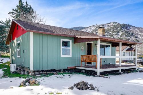 Tehachapi House | 10 Mi to Tehachapi Mountain Park: Mtn-View Cabin!