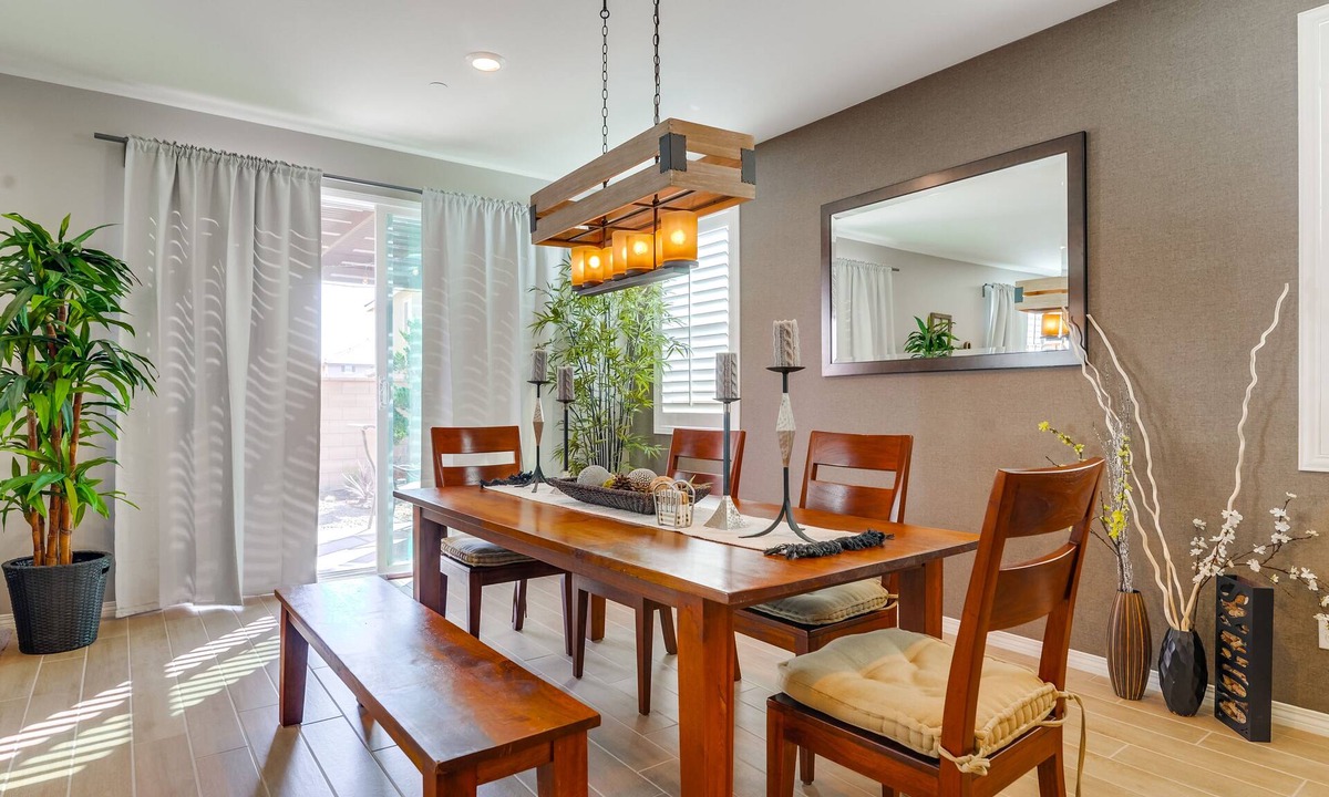 Mira Loma House | 1000 MBPS Fast Wifi★Model Home★Luxury Family Retreat 5B/4b