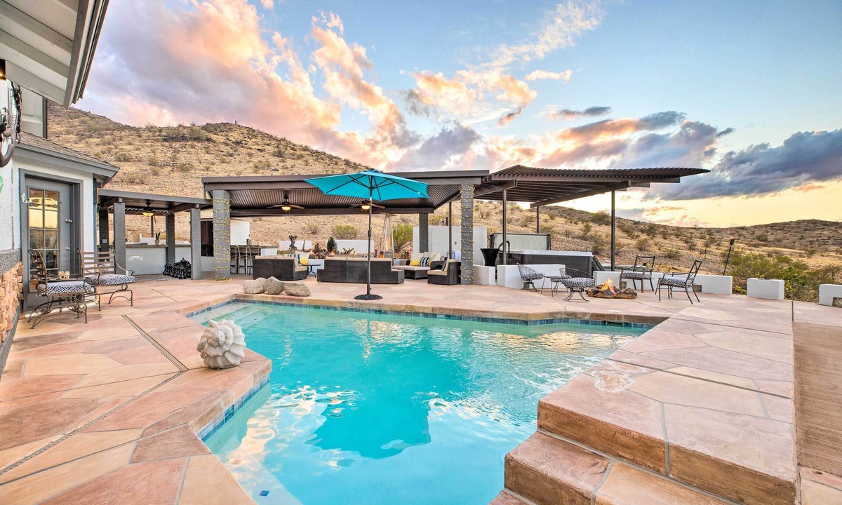 Laveen Village House | 11 Mi to Dtwn Phoenix! Mtn-View Retreat w/Hot Tub