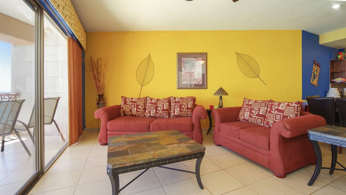 Sandy Beach Condo | 139 m² Condo ∙ 2 bedrooms ∙ 6 guests