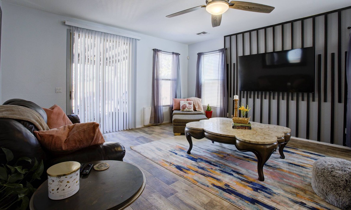 Rogers Ranch House | 15 min to State Farm Stadium! Gorgeous, pet friendly, 4-bed house