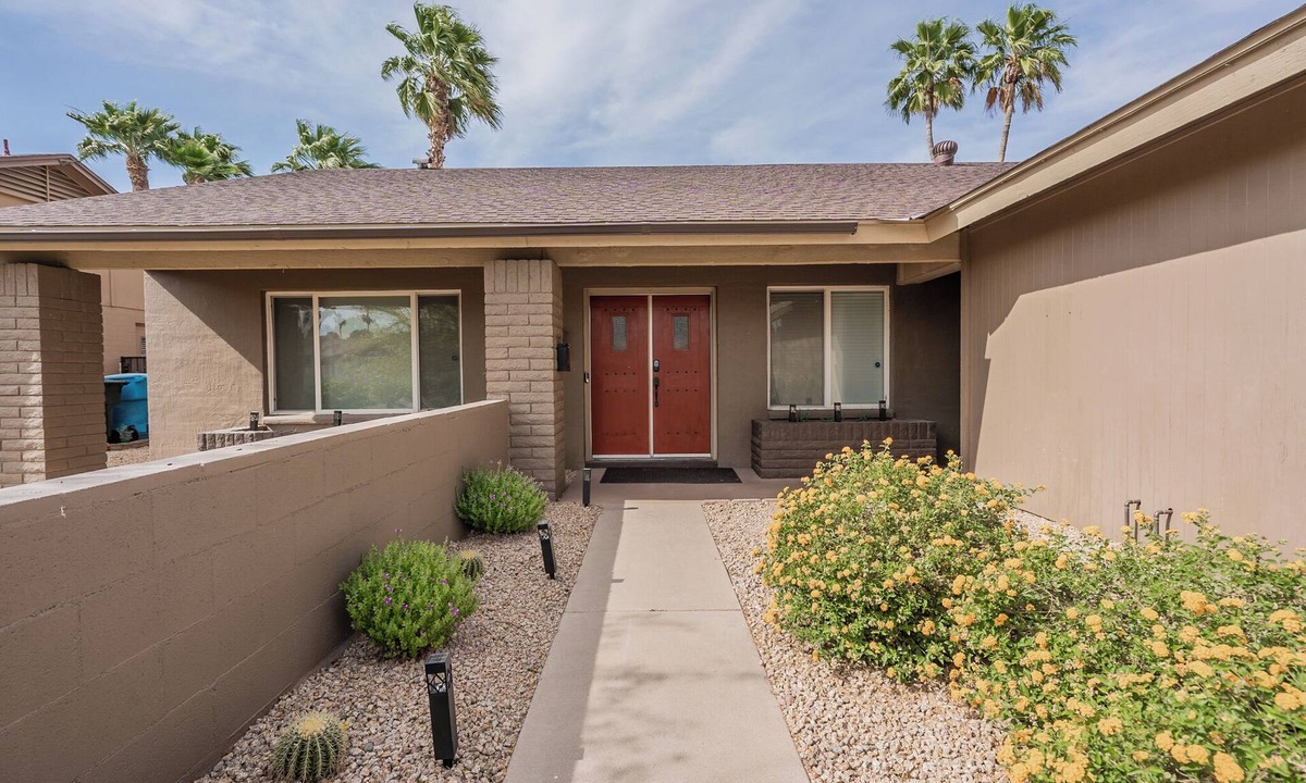 Paradise Valley Village House | 15 Minutes to Scottsdale Serene 3bdrm w/Pool & Hot Tub in vibrant Phoenix