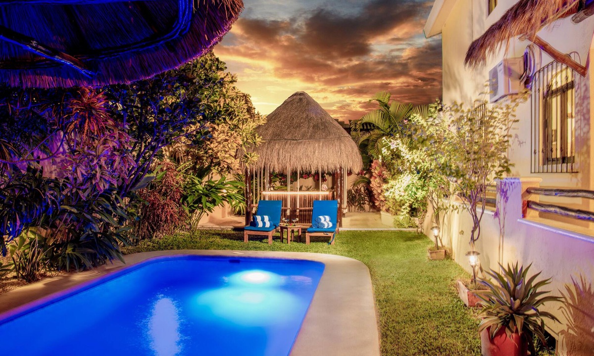 Puerto Morelos Villa | 1800sf Beautiful home w/King Beds, Pool & Bikes. 3min walk to Beach/Restaurants