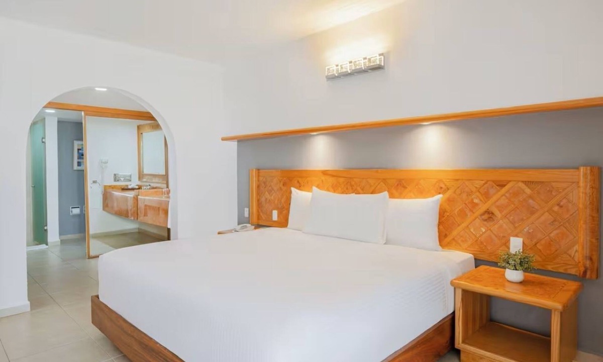 Punta Cancun Hotel | 1BR Suite | Beachscape Kin Ha | Easy Shore Access