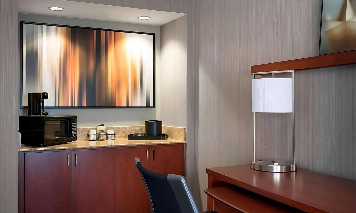 Torrance Hotel | 2 Classy Pet Friendly Units, Outdoor Pool, Free Parking, Near Beach!