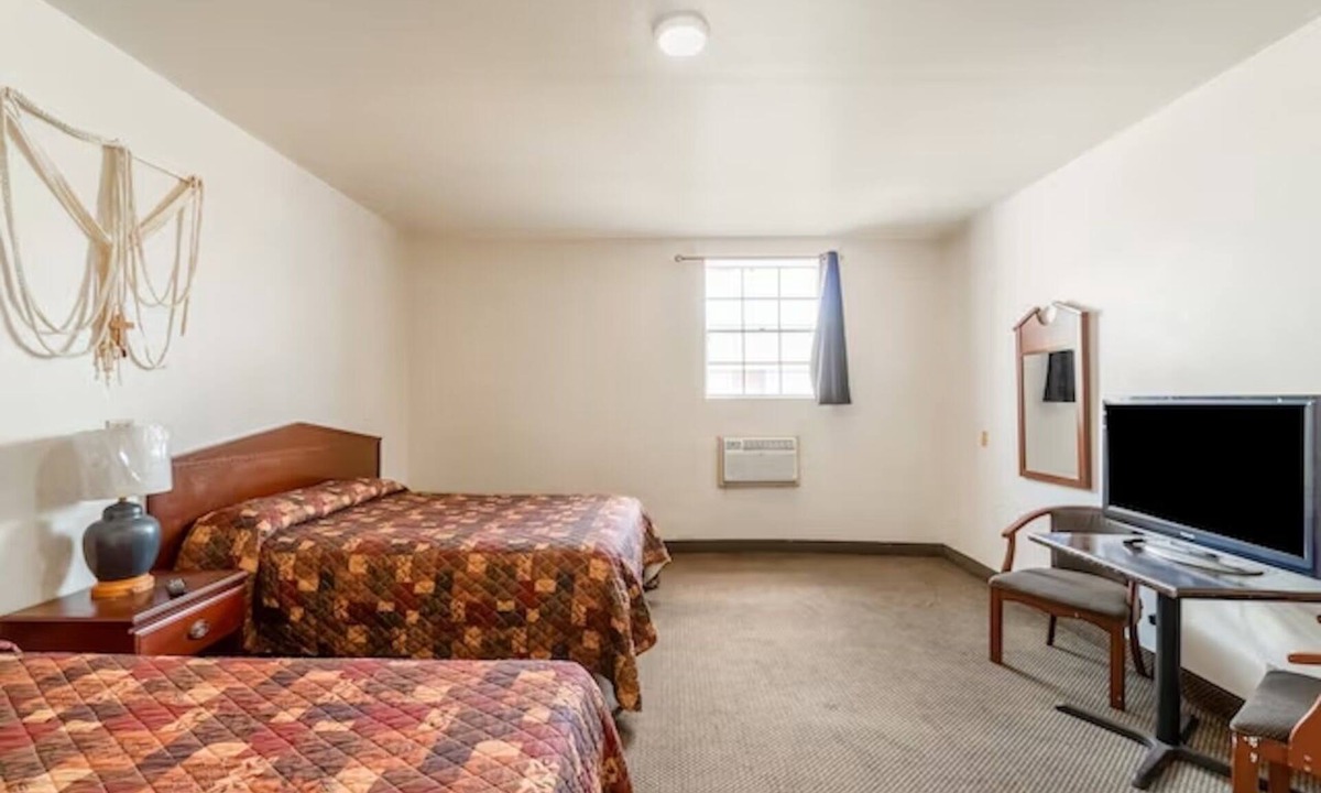 Brownsville Hotel | 2 Convenient Rooms for a Comfortable Stay near Historic Brownsville Museum