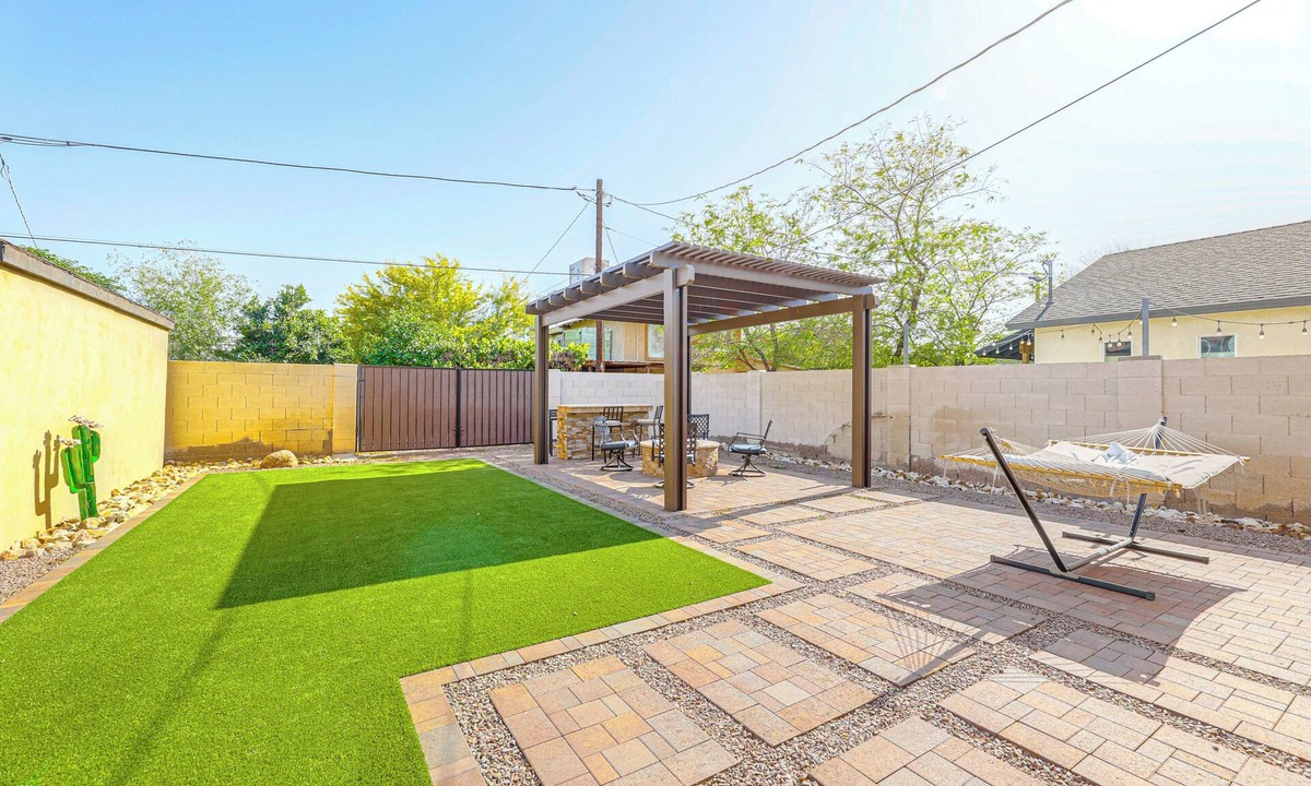 Coronado House | 2 Mi to Dtwn Phoenix: Historic Home w/Yard
