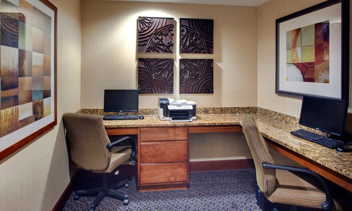 Glendale Sports and Entertainment District Apartment | 2-Queen 1BR Suite near Sports Dist + Hot Breakfast