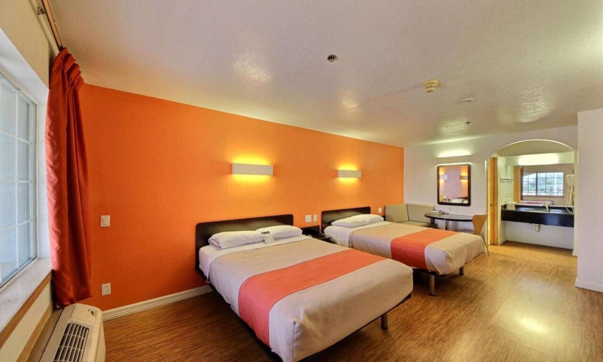 Edinburg Apartment | 2 Queen Beds | Smoking