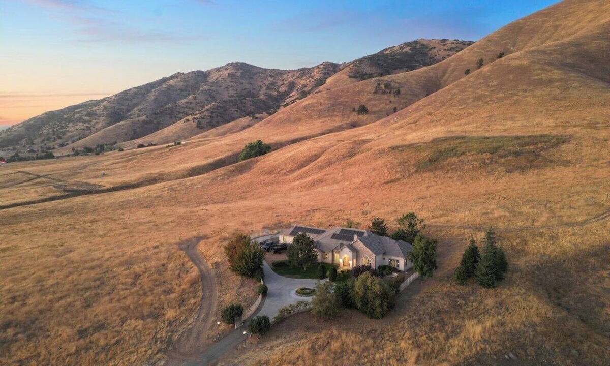 Bear Valley Springs House | 200-acre vineyard estate: swim spa, theater & game room