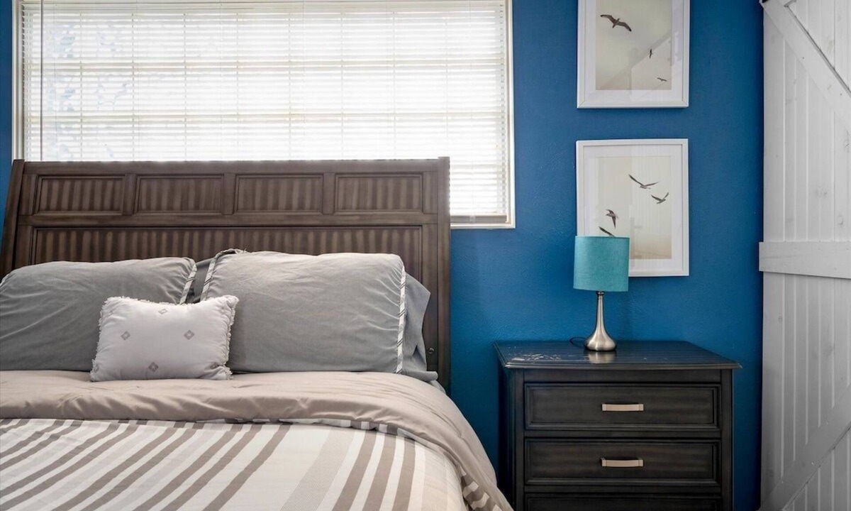 Roosevelt Condo | 21 Chelsea Place On The Park, In Heart Of Downtown