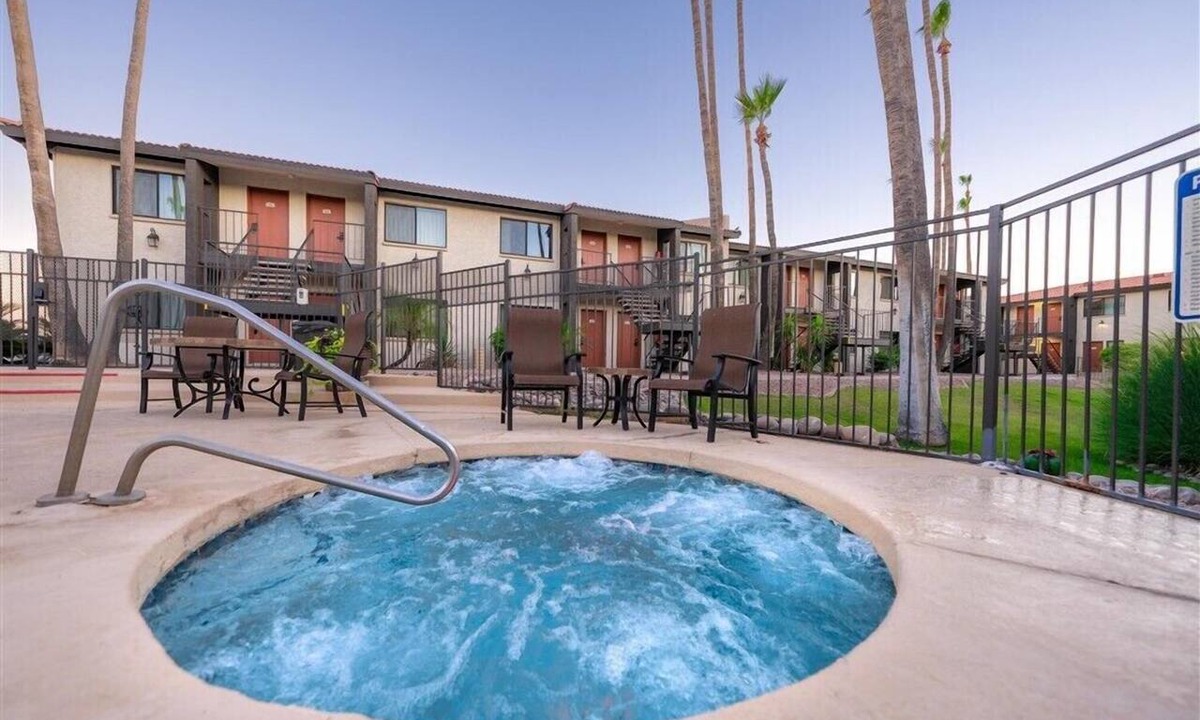 New Papago Parkway Apartment | 246- Pet friendly, 1 bedroom fully furnished suite!