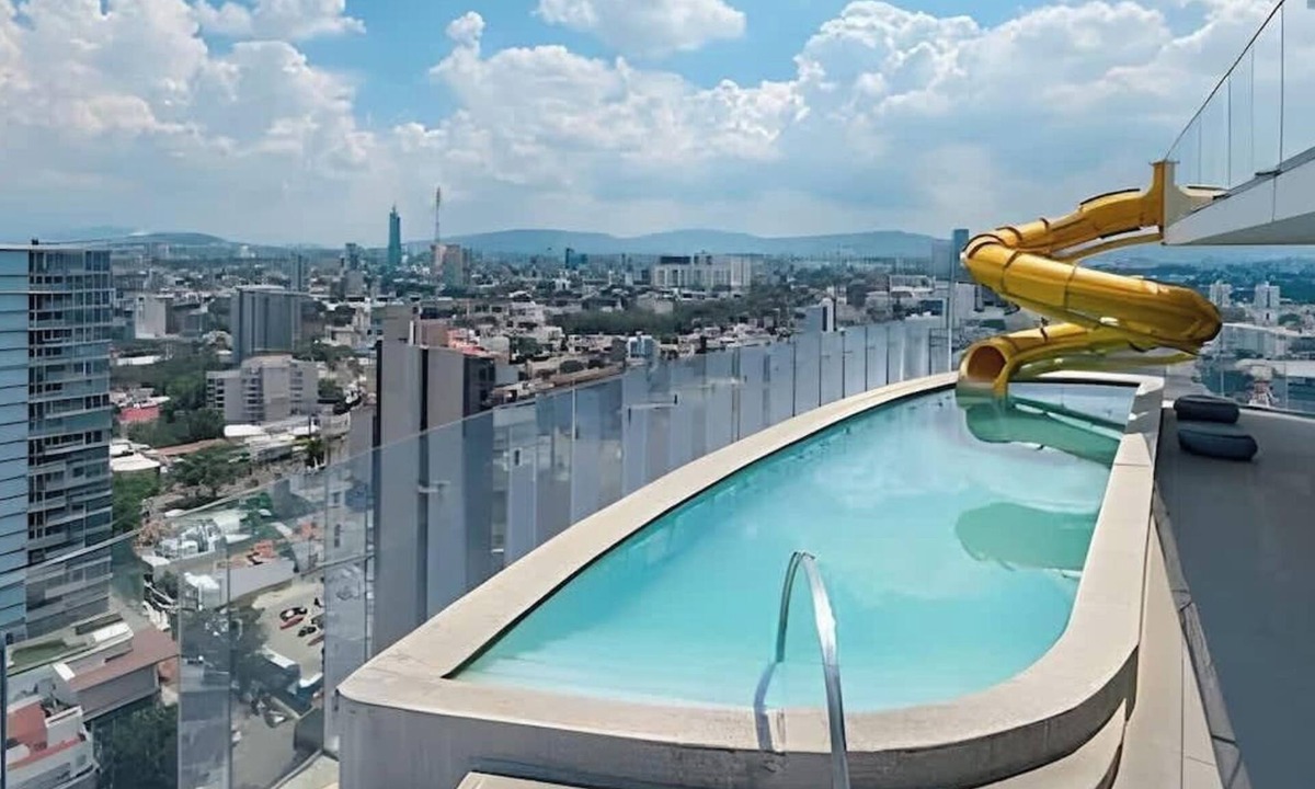 Guadalajara House | 2BR city retreat w/pool, gym & parking