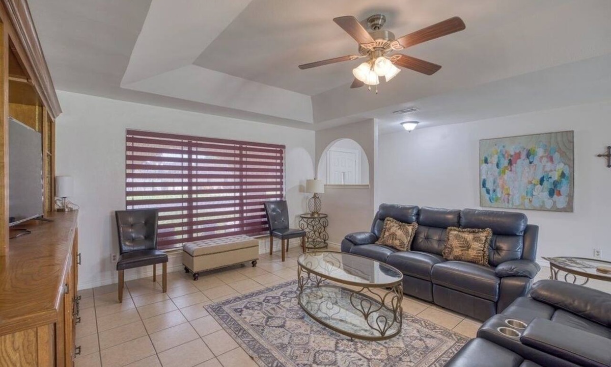 Pharr House | 2BR Home Backyard Community Pool Near Arena