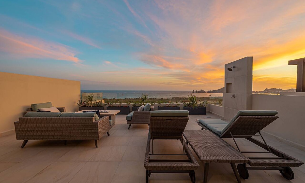 El Tezal Apartment | 2BR Penthouse with Private Rooftop & Seaview & Pool