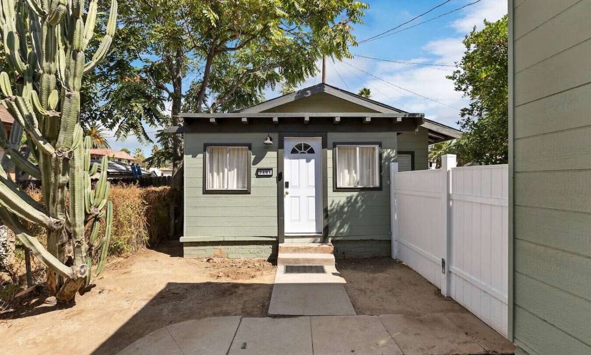 Downtown Riverside House | 2BR Tiny Home near Mission Inn Festival of Lights
