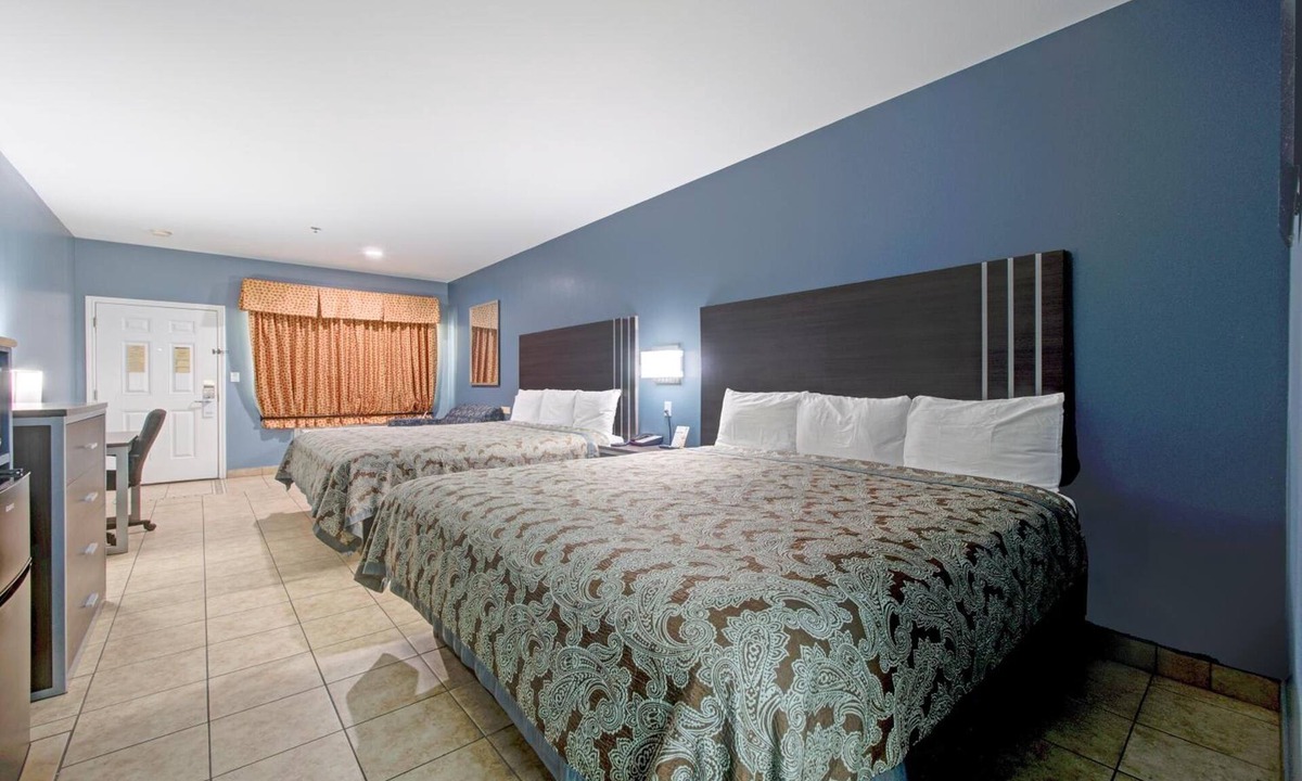 Weslaco Hotel | 3 Affordable Rooms Perfect for Rest After Exploring Weslaco | Free Parking