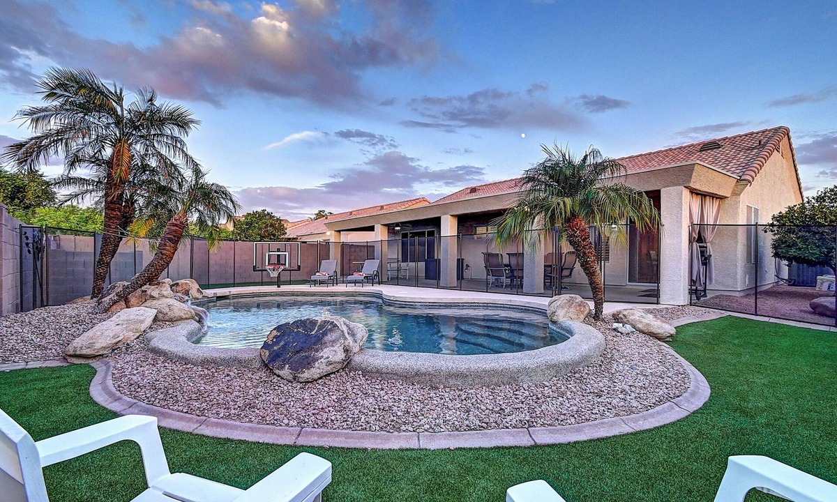 Glendale House | 3 bdrm Glendale Home w/Pool