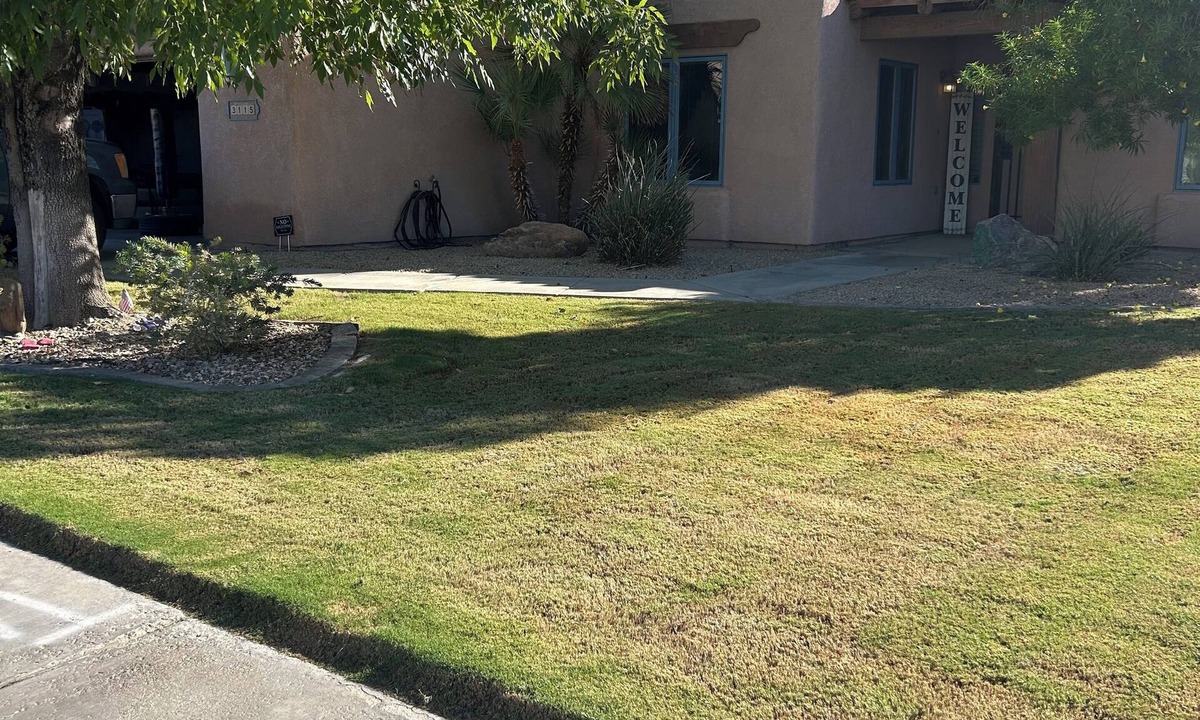 Yuma House | 3-bedroom 2 full bathroom home in a quiet neighborhood with plenty of amenities