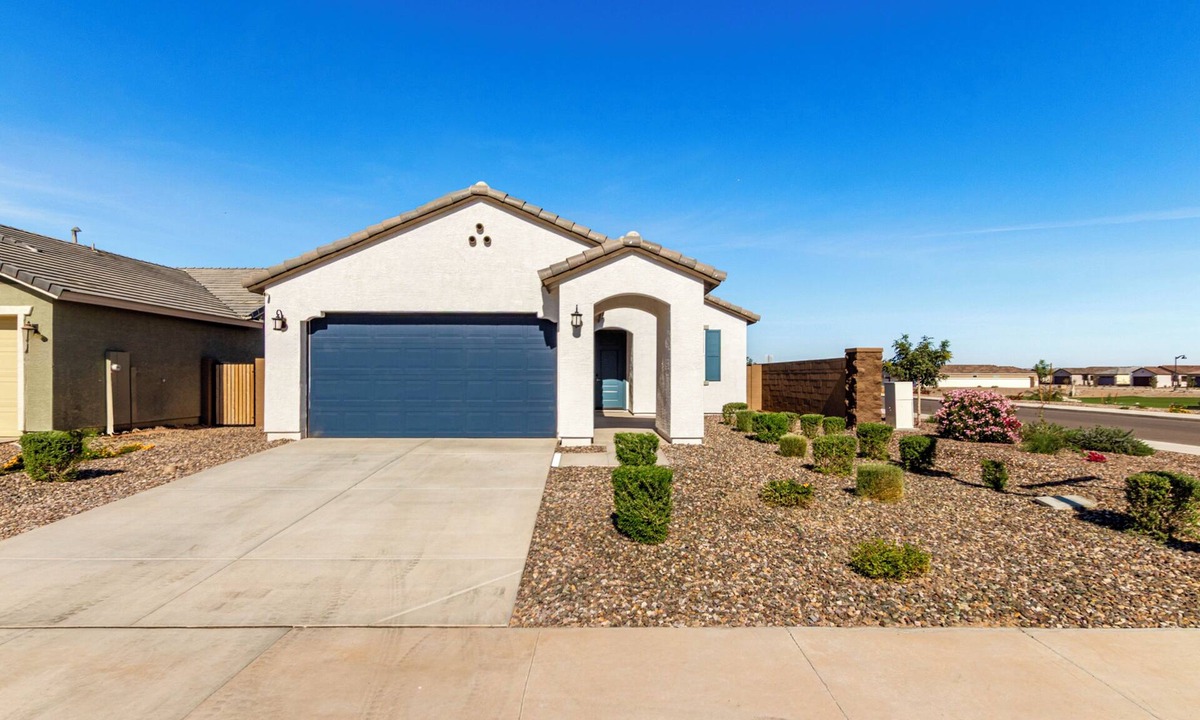 Maricopa House | 3-bedroom house in beautiful Maricopa with cool AC breeze