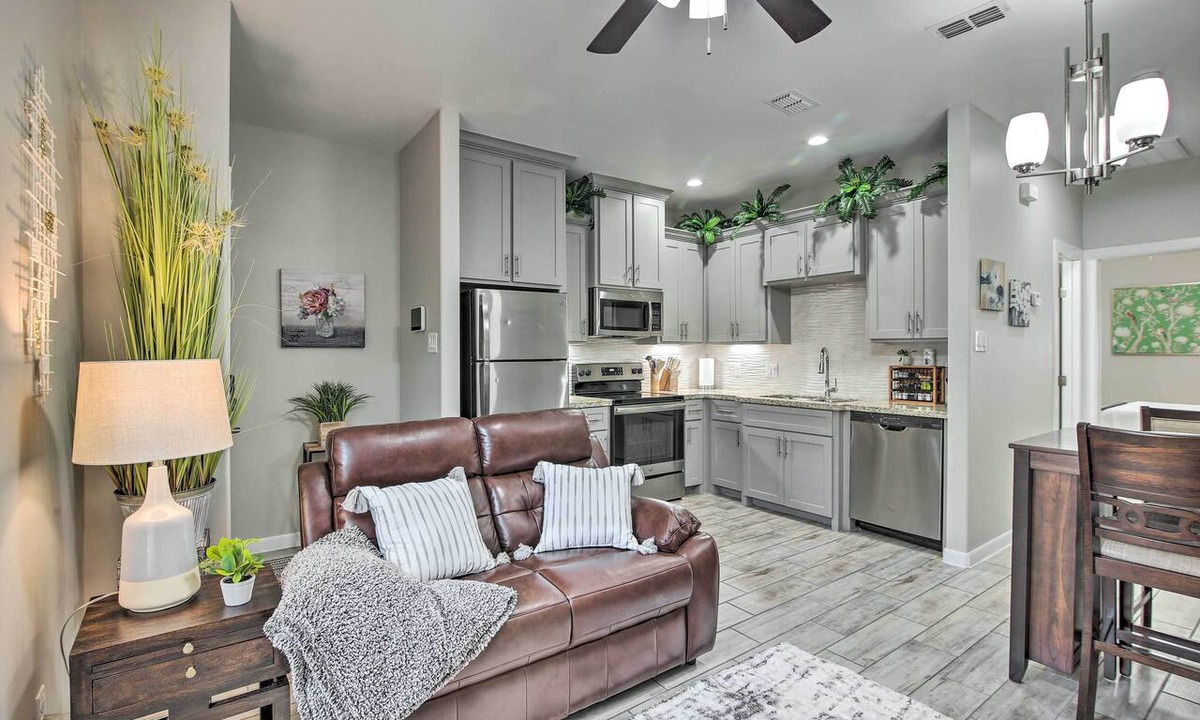Edinburg Apartment | 3 Mi to Downtown: Relaxing Stay in Edinburg Apt!