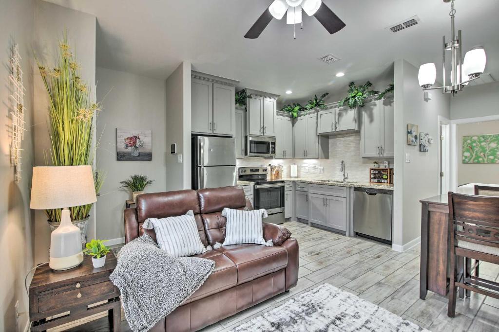 Edinburg Apartment | 3 Mi to Downtown: Relaxing Stay in Edinburg Apt!