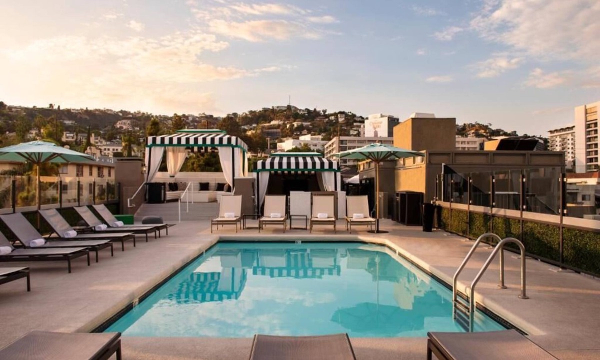 Norma Triangle Hotel | 3 Modern King Suite with Balcony, Hollywood Views and City Skyline Scenery