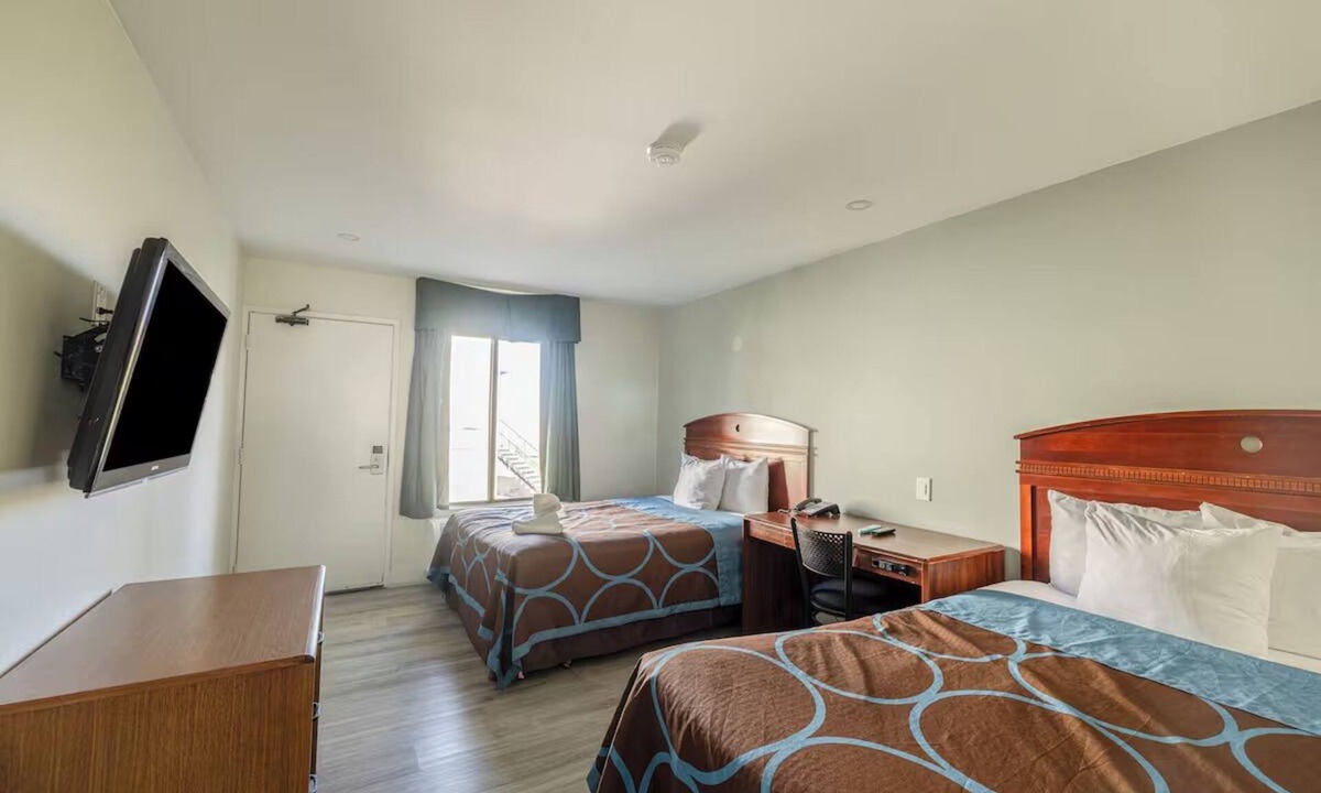 Barstow Hotel | 3 Rooms - Relax in Styled 2 Queen Beds Room with Route 66 Memorabilia