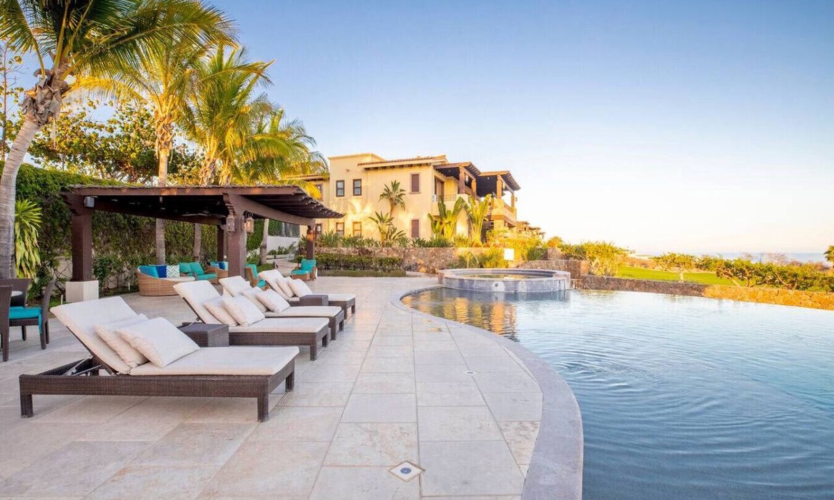 San Jose del Cabo Apartment | 3BD Golf Front - Hot Tub & Beach Club in PLC