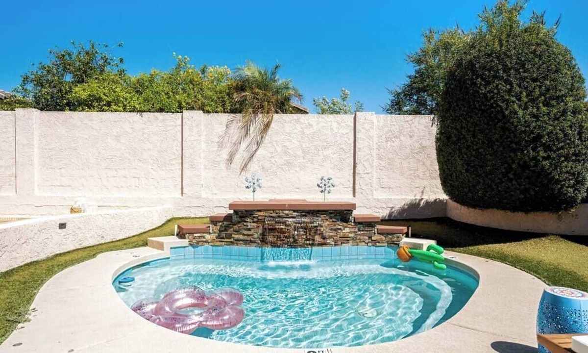 Desert Ridge Villa | 3BR Pool w/Waterfall and Mini Golf. Near JW Resort.
