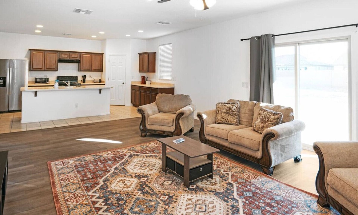 Tamaron House | 4 Bedroom Desert Oasis/Large Yard/Sleeps 8