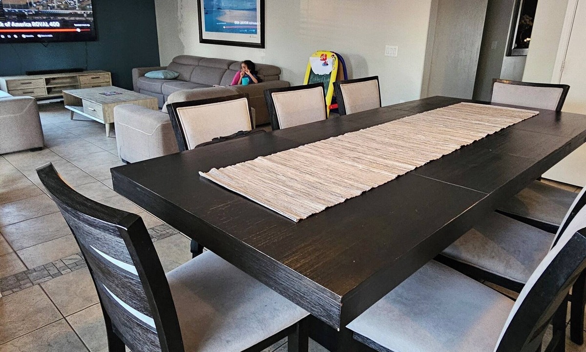 Glendale House | 4-bedroom house in delightful Glendale with WiFi, fitness room, AC
