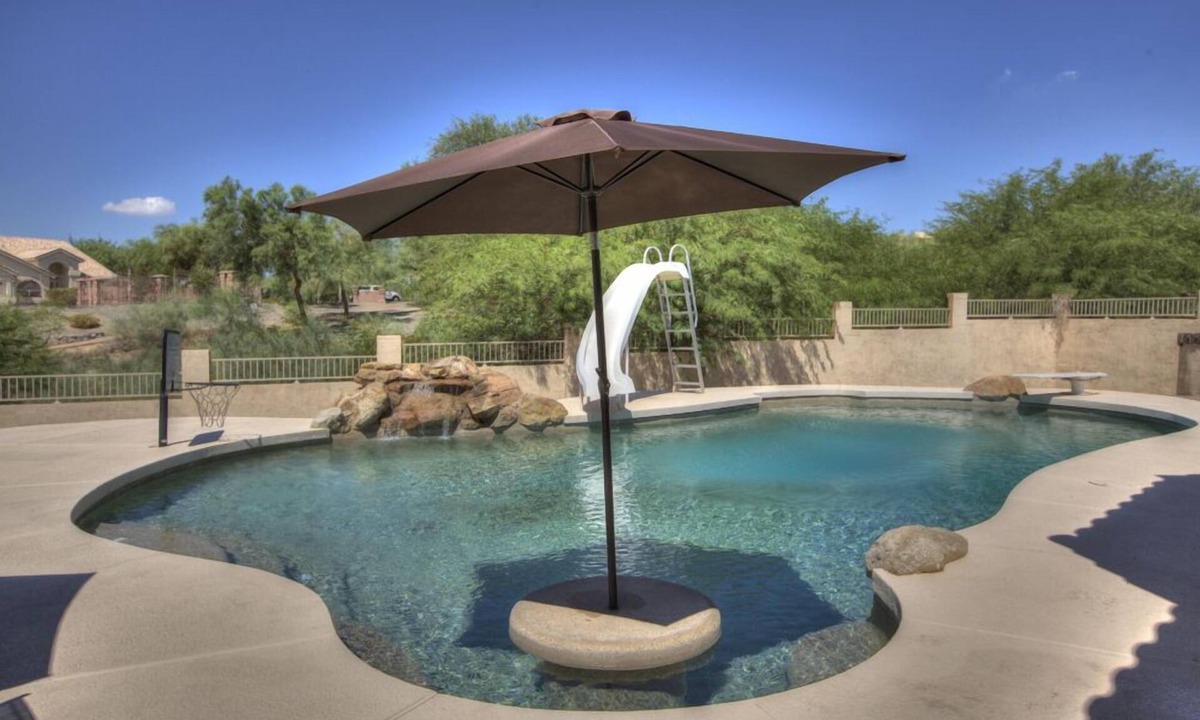 Foothills House | 4 Bedroom Single Story Golf Course Home, Heated Diving Pool + Slide, & Hot Tub