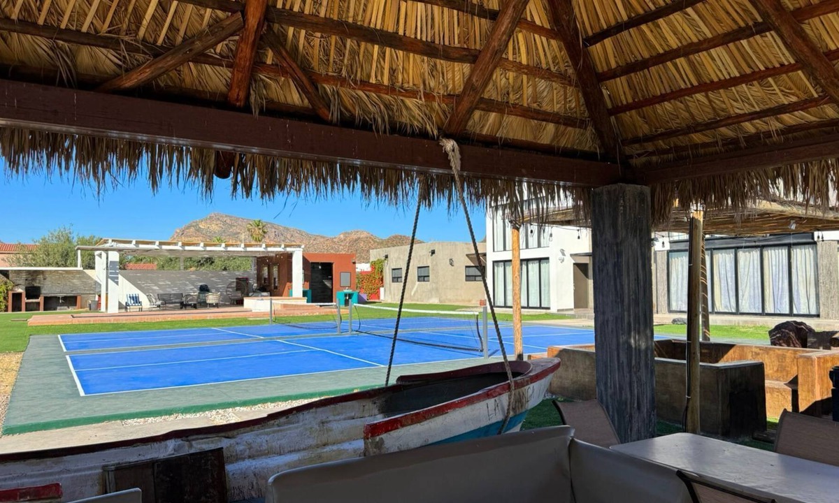 San Carlos House | 4 bedrooms/palapa/barbacue/pool/patio/pickleball court-mountain views.