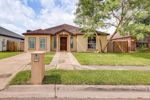 Brownsville House | 4 Mi to Dtwn Brownsville: Family Home w/Yard!