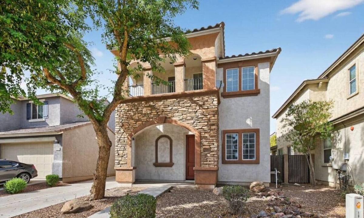 Desert Springs Village House | 4BR Avondale Home Near Stadiums Sleeps 10