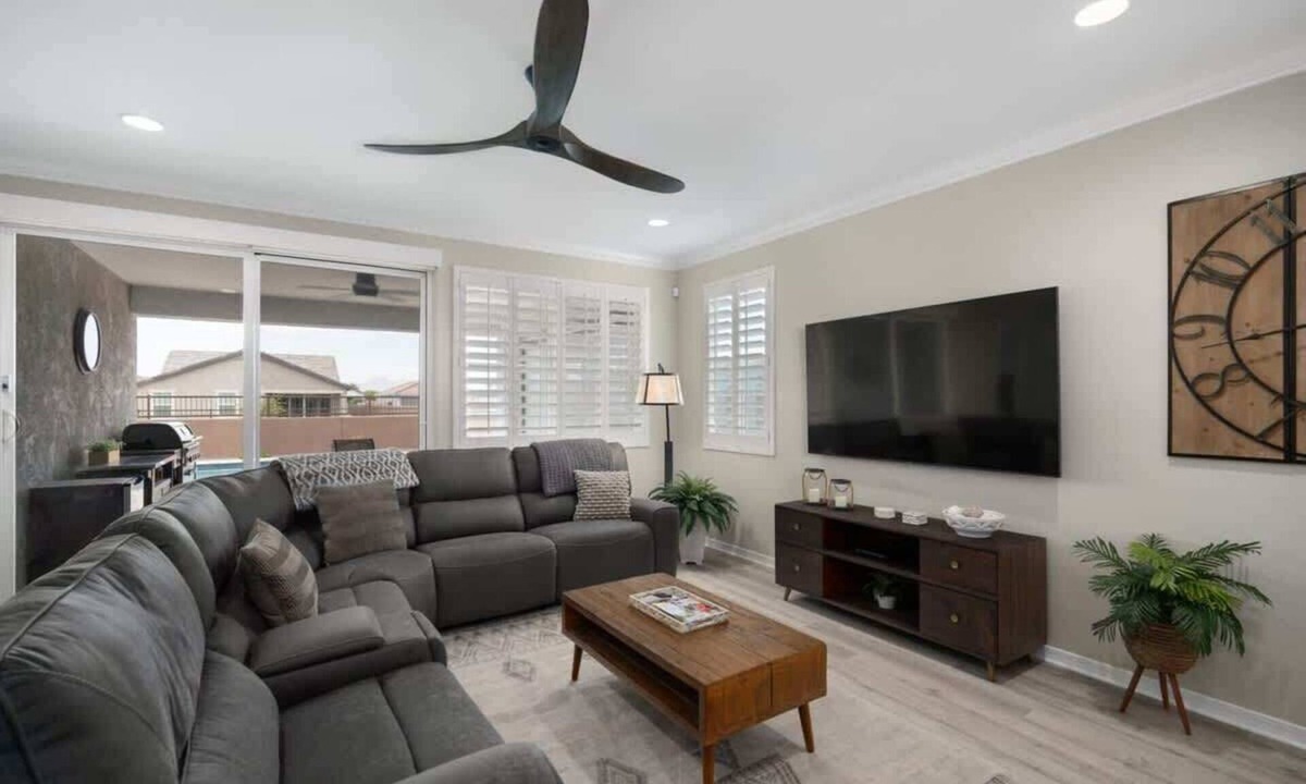 Glendale House | 4BR Home Near State Farm Stadium with Pool & Patio