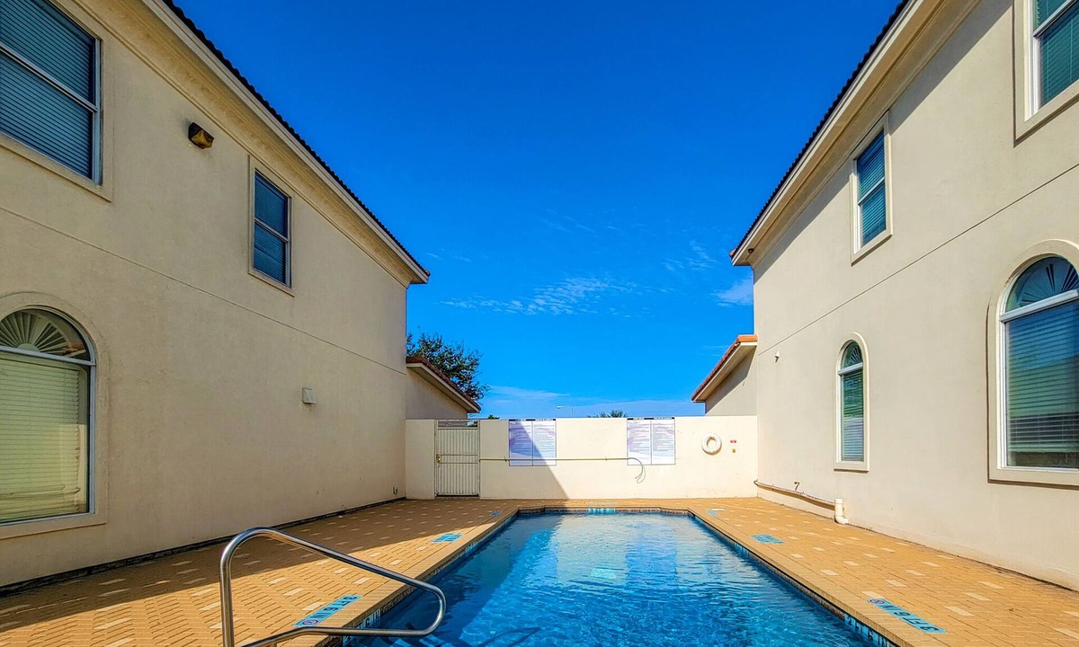 McAllen House | 4BR Smart Luxe Condo w/Pool View, Gated Community: close to Costco & Top Golf