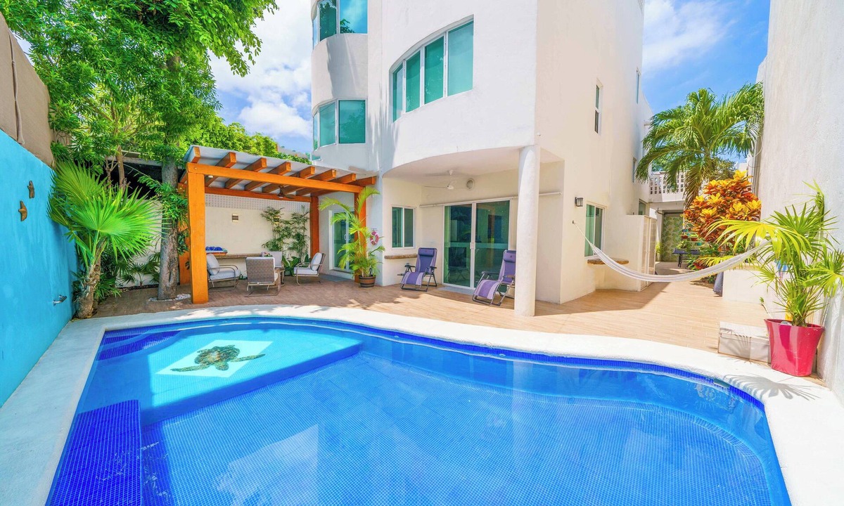 Downtown Cancun Villa | 5 Bedroom Villa w/Private Pool, Roof Garden, Amazing Location and Fast Wifi
