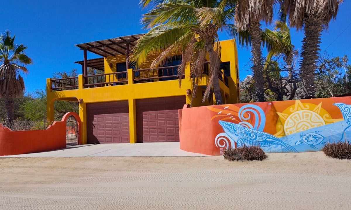 Buenos Aires House | 5 Minutes to Downtown Los Barriles, Walk to Beach
