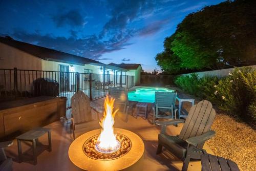 Yuma House | 5 Star Luxury with Private Pool and Cozy Firepit