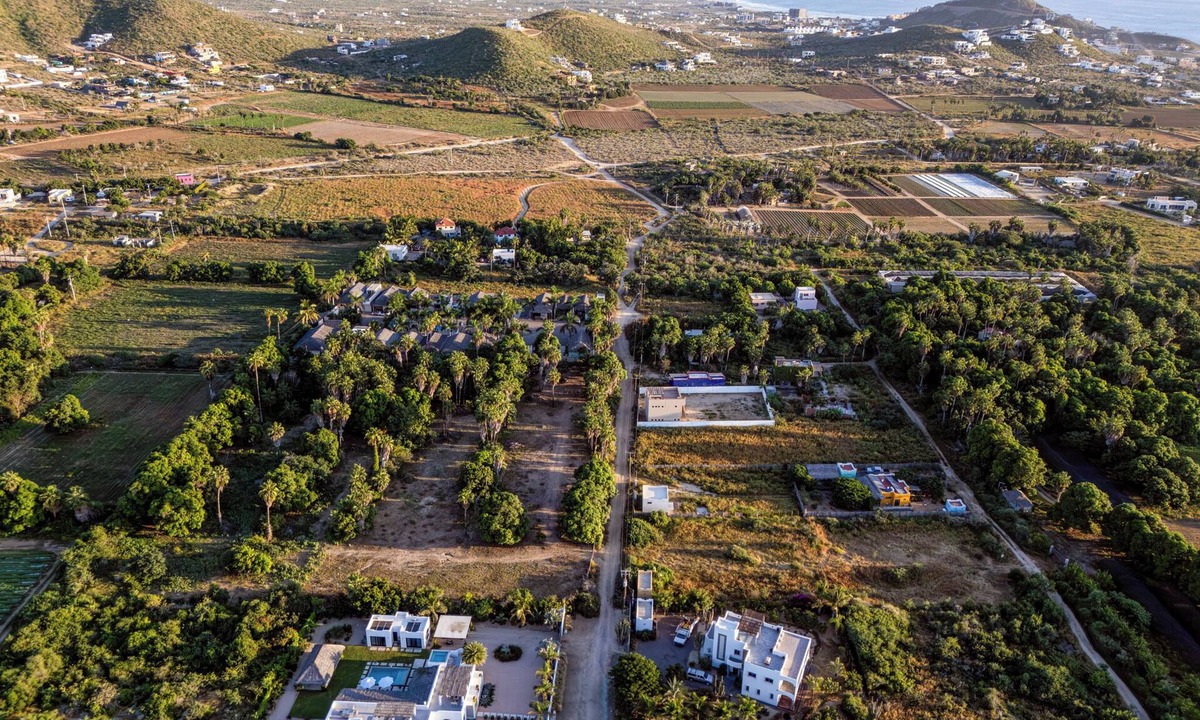 El Pescadero Villa | 5Br Modern Coastal Estate w Pool, Hot Tub, Gardens, Rooftop in Pescadero, Baja.