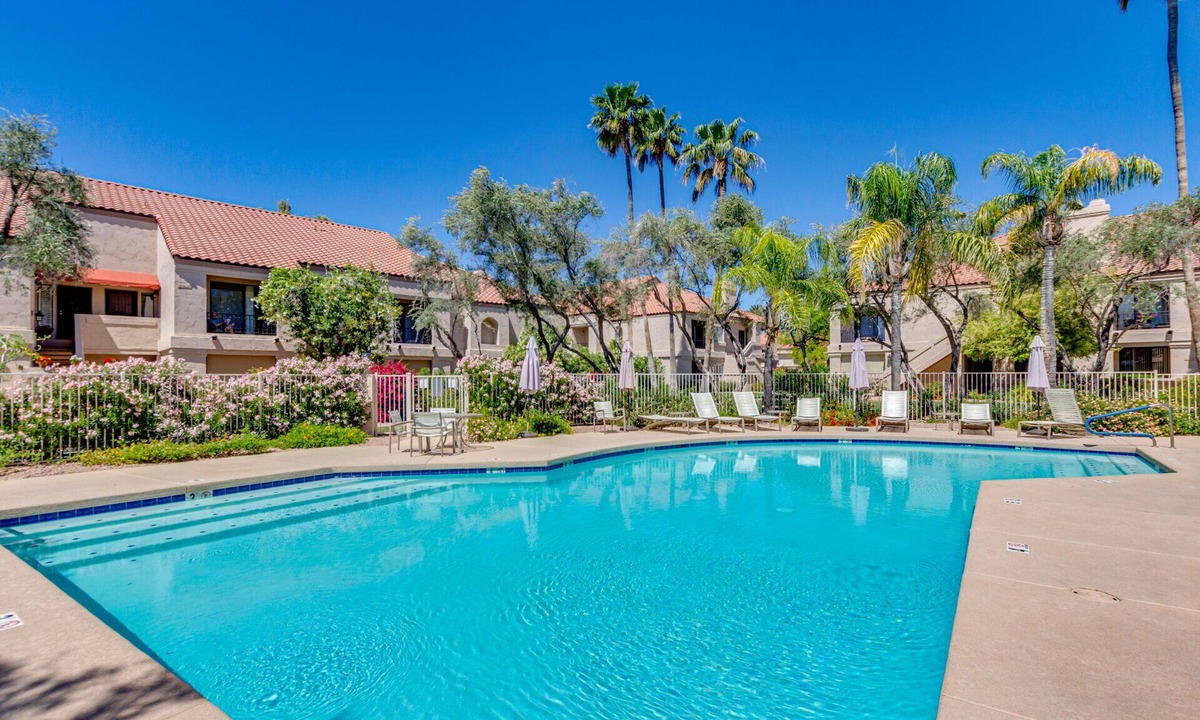 The Townhomes Condo | 7 Tennis Courts, 5 Community Pools with 4 of them Heated and 6 Community Spas!