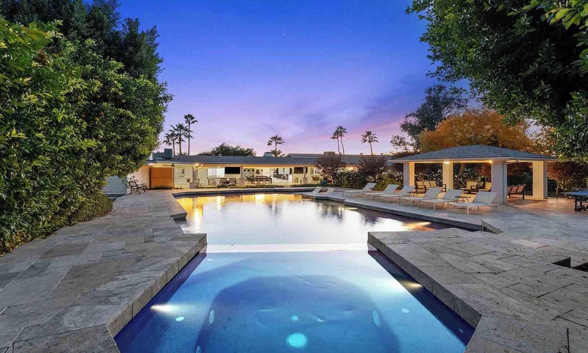 Corvalian Estates House | 7BR Luxury Retreat , Cedar Sauna, Heated Pool, Spa & Gym