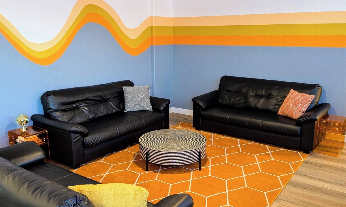 Enterprise House | 8 BEDROOM Fun Smart Stylish Home, 8 Minutes to the Strip