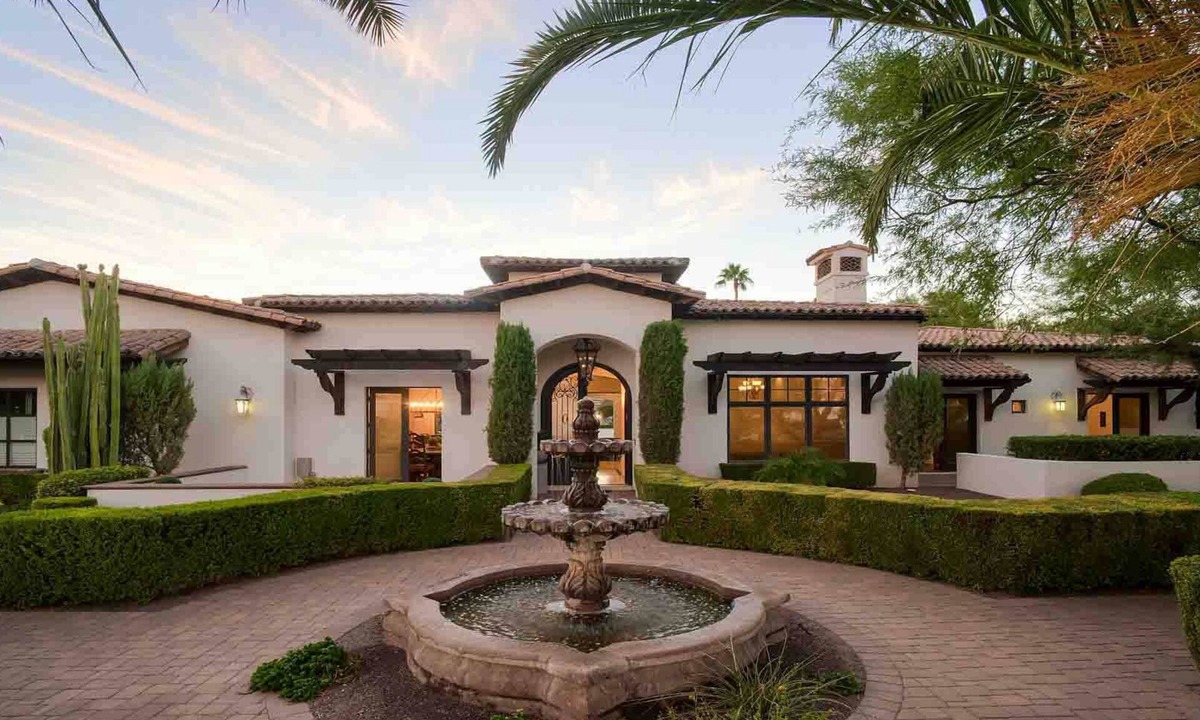 Country Club Acres House | 8BR Paradise Valley Estate - Heated Pool, Spa & Sports